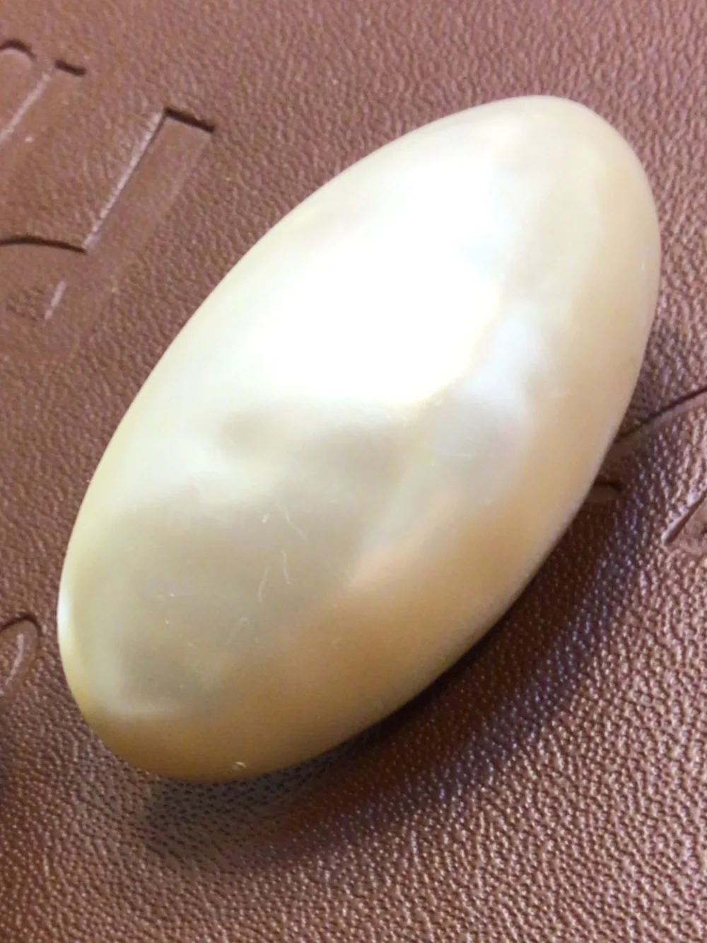 Vintage Cream-colored Acrylic/Lucite Faux Pearl Oval Screw Back Clip-on Earrings